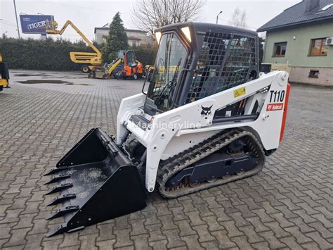 Compact Track Loaders / T110 Compact Track Loader 